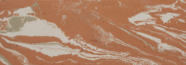 Texture marmorea con venature in tonalità rosa e beige.